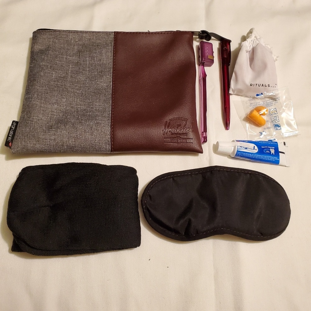 HERSCHEL SUPPLY COMPANY COSMETIC BAG & KIT